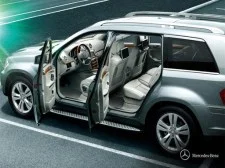 Puzzle de vehicule de lux în afara drumului